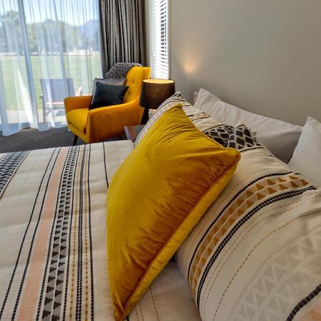 Annies On Milford Motel Te Anau Bagian luar foto