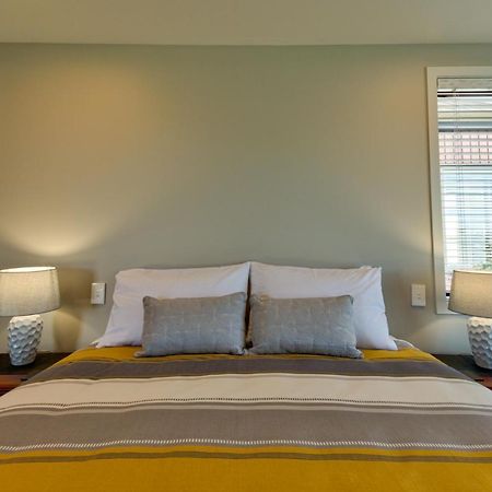 Annies On Milford Motel Te Anau Bagian luar foto