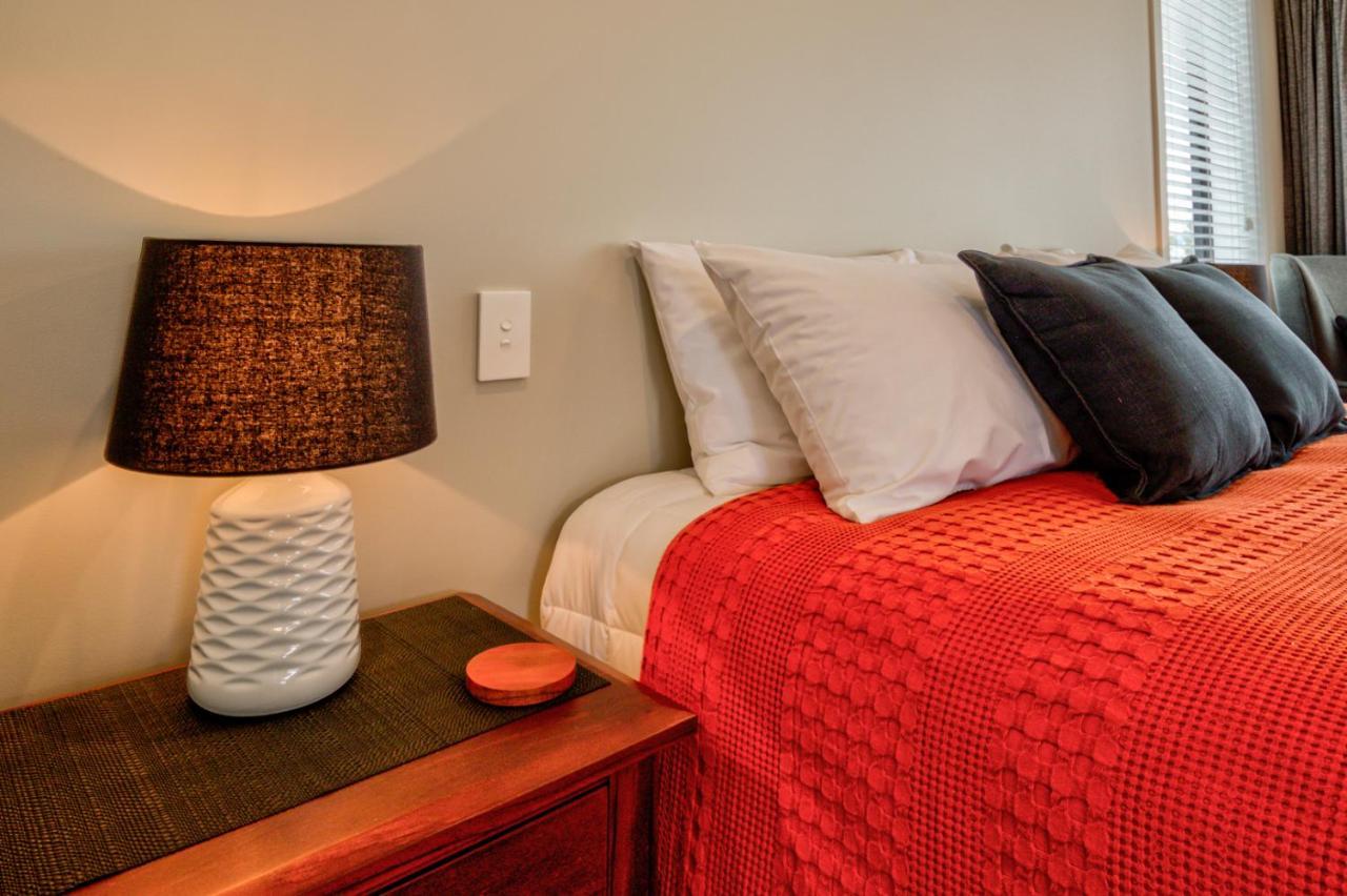 Annies On Milford Motel Te Anau Bagian luar foto