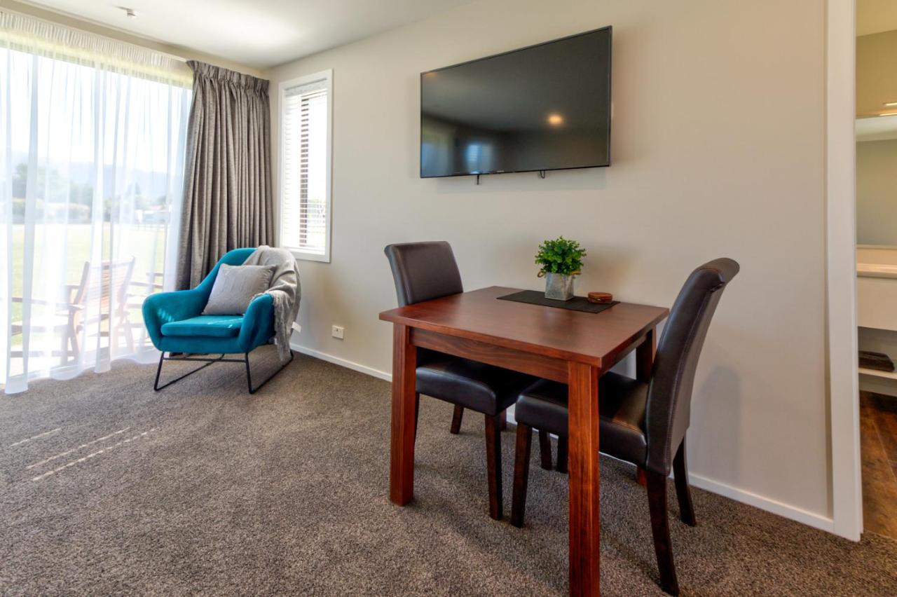 Annies On Milford Motel Te Anau Bagian luar foto