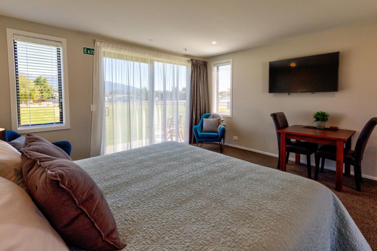 Annies On Milford Motel Te Anau Bagian luar foto