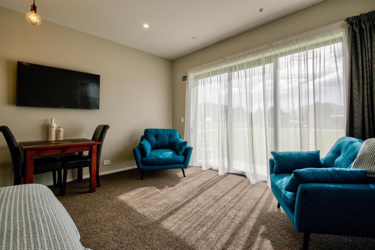 Annies On Milford Motel Te Anau Bagian luar foto