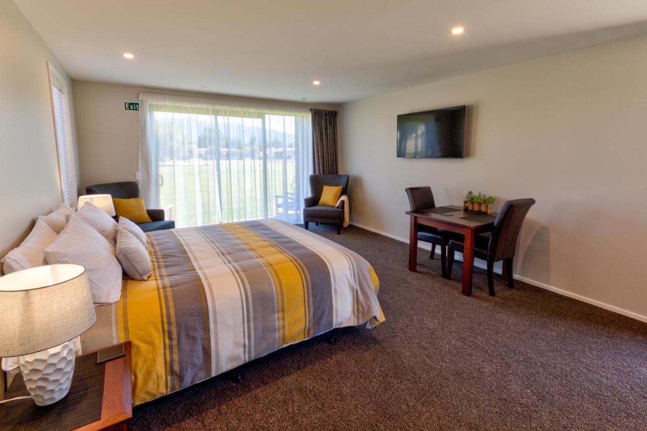 Annies On Milford Motel Te Anau Bagian luar foto