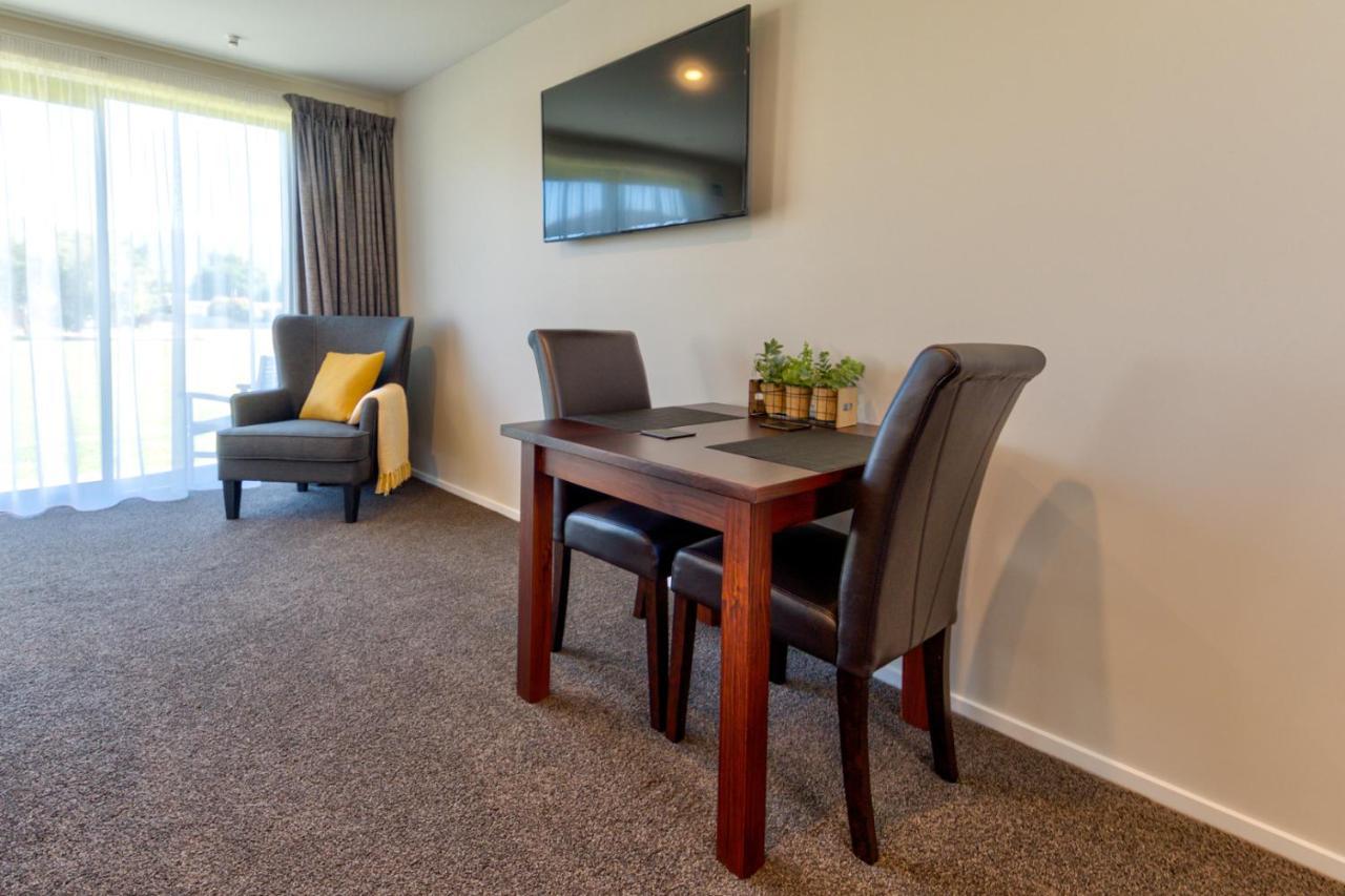 Annies On Milford Motel Te Anau Bagian luar foto