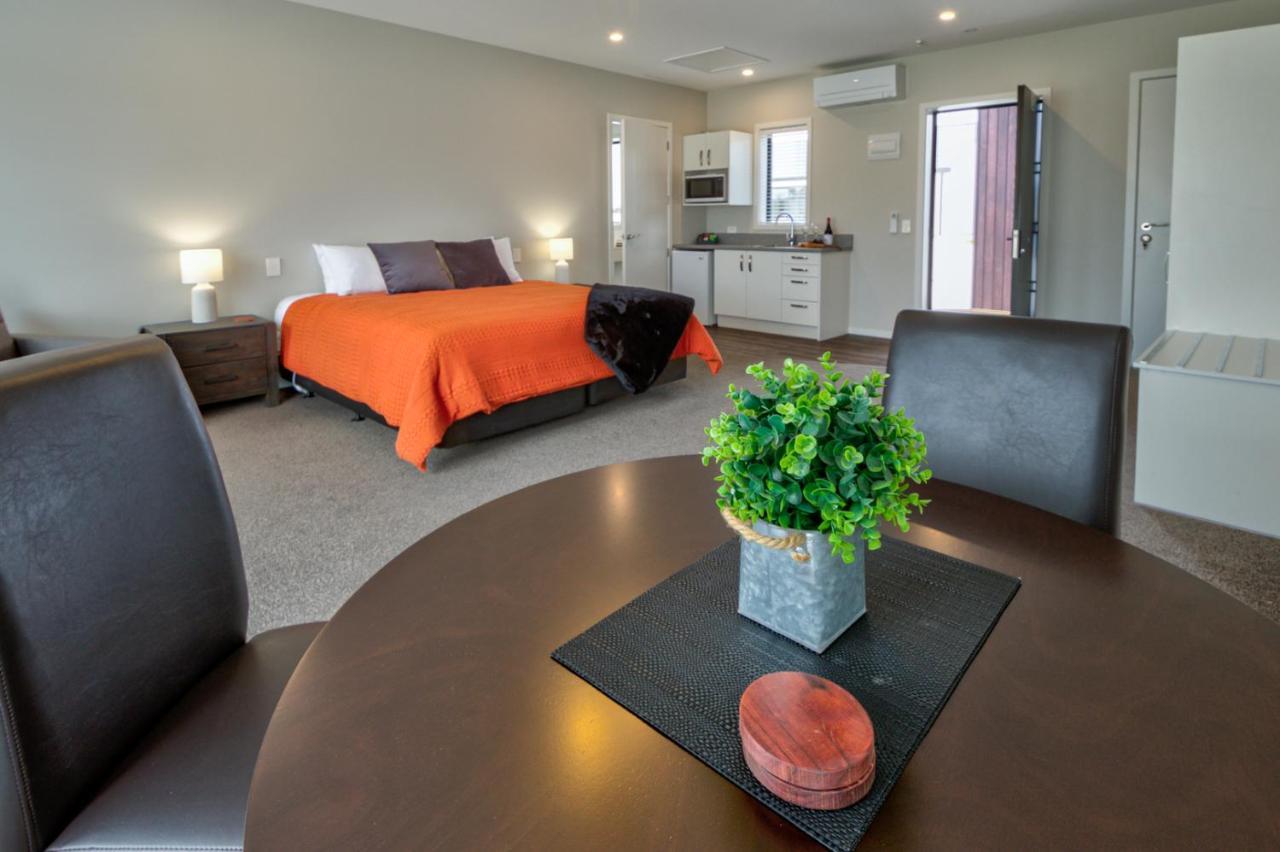 Annies On Milford Motel Te Anau Bagian luar foto