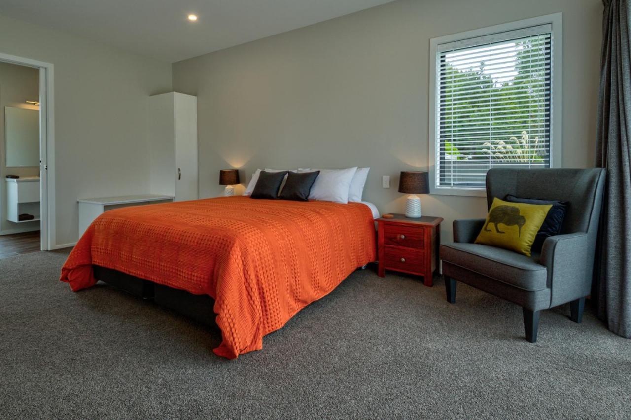 Annies On Milford Motel Te Anau Bagian luar foto