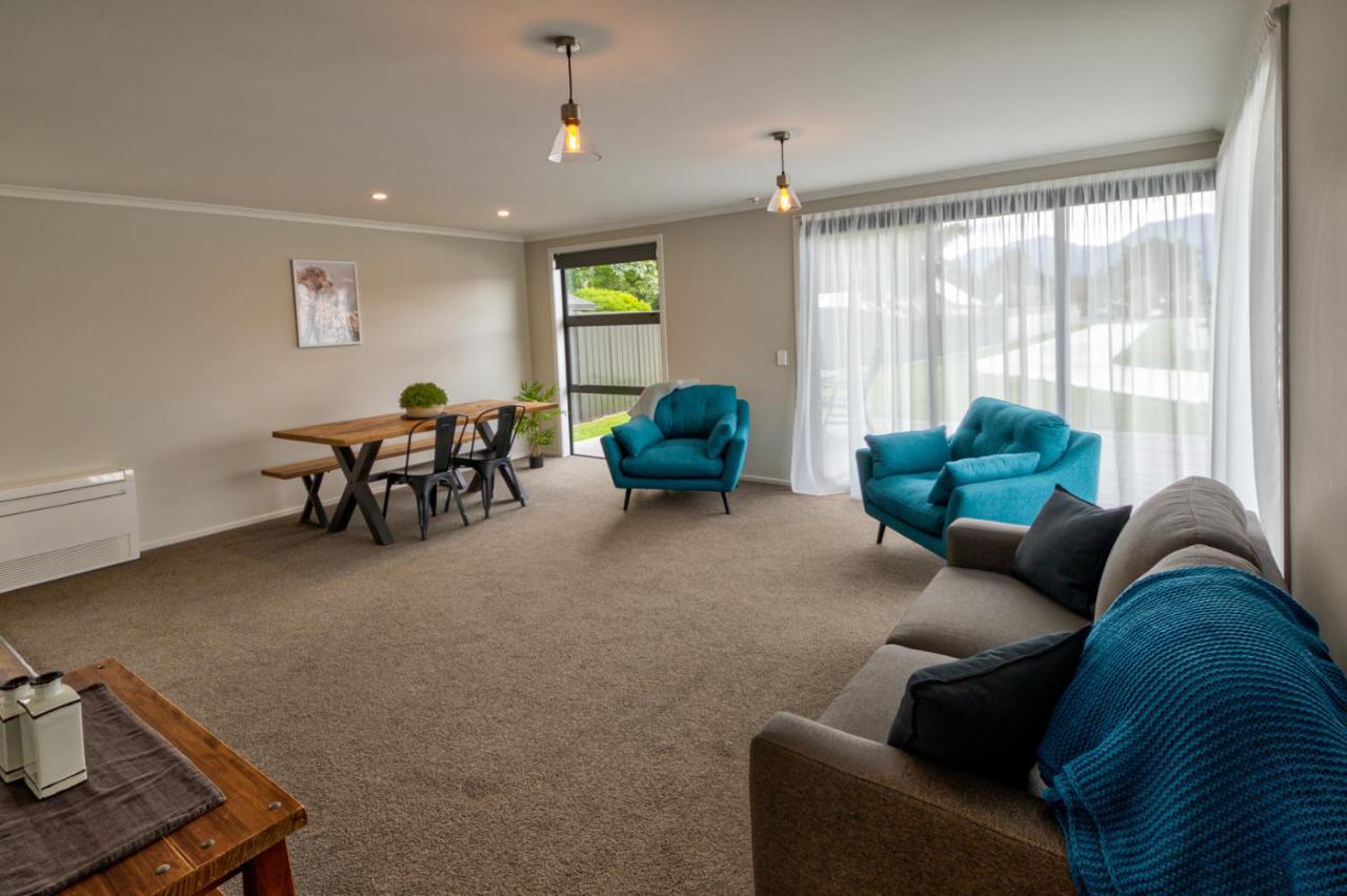 Annies On Milford Motel Te Anau Bagian luar foto