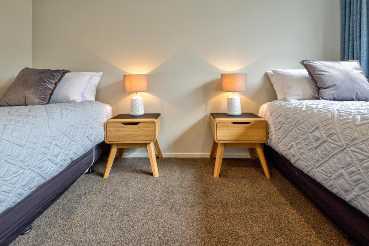 Annies On Milford Motel Te Anau Bagian luar foto