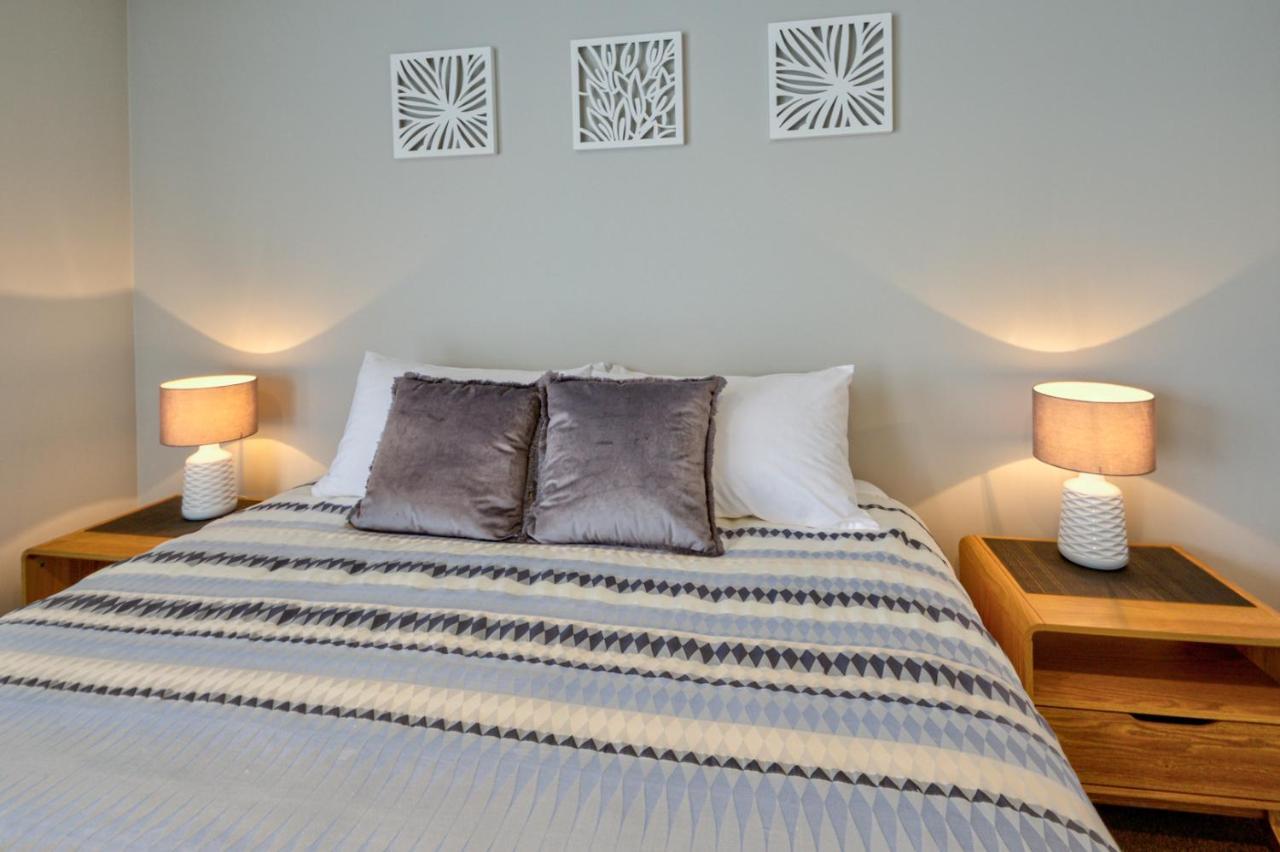 Annies On Milford Motel Te Anau Bagian luar foto