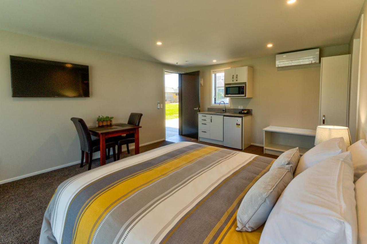 Annies On Milford Motel Te Anau Bagian luar foto