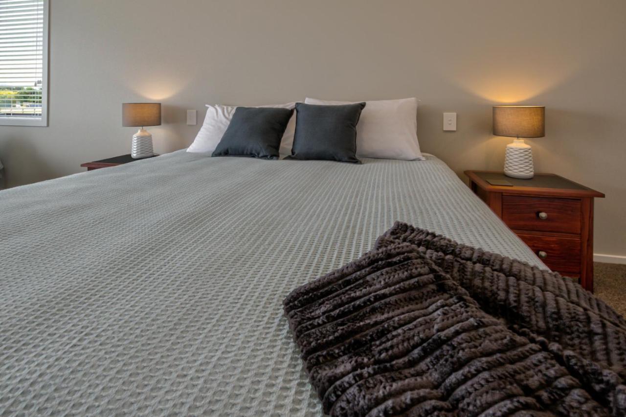 Annies On Milford Motel Te Anau Bagian luar foto