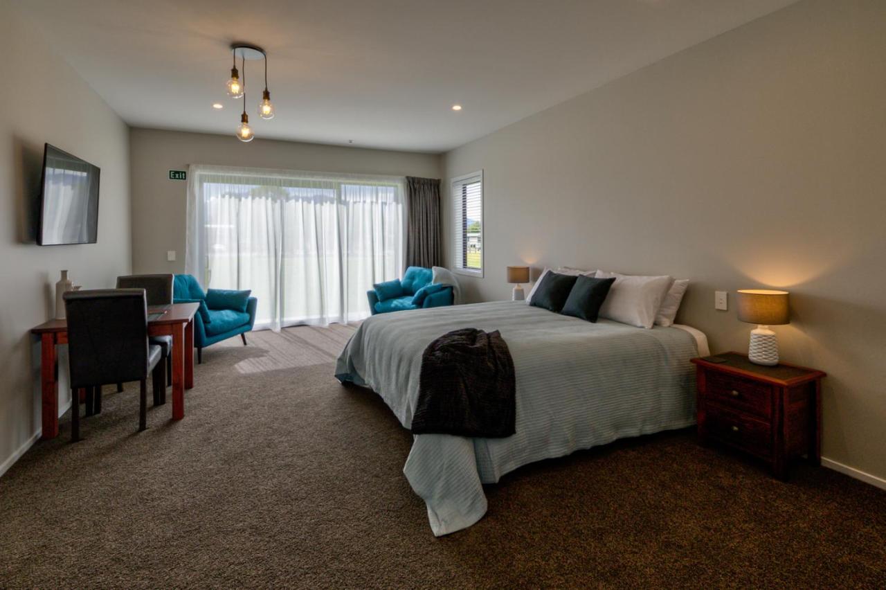 Annies On Milford Motel Te Anau Bagian luar foto
