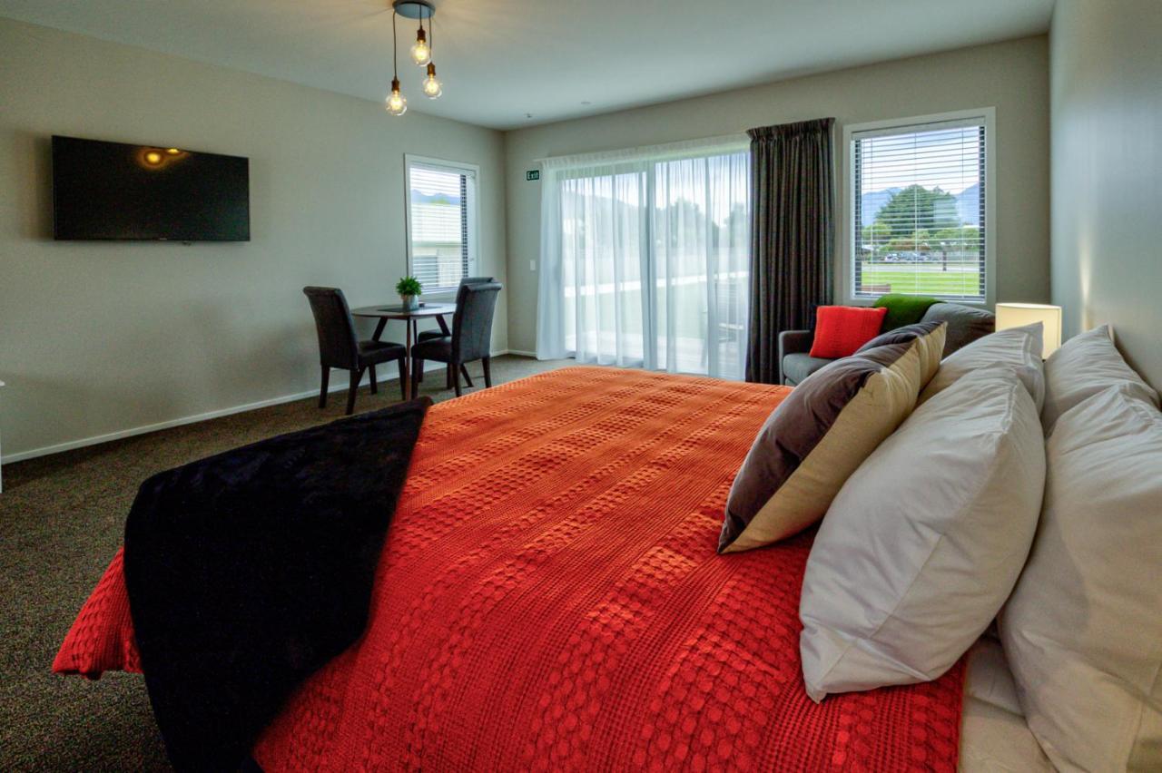 Annies On Milford Motel Te Anau Bagian luar foto