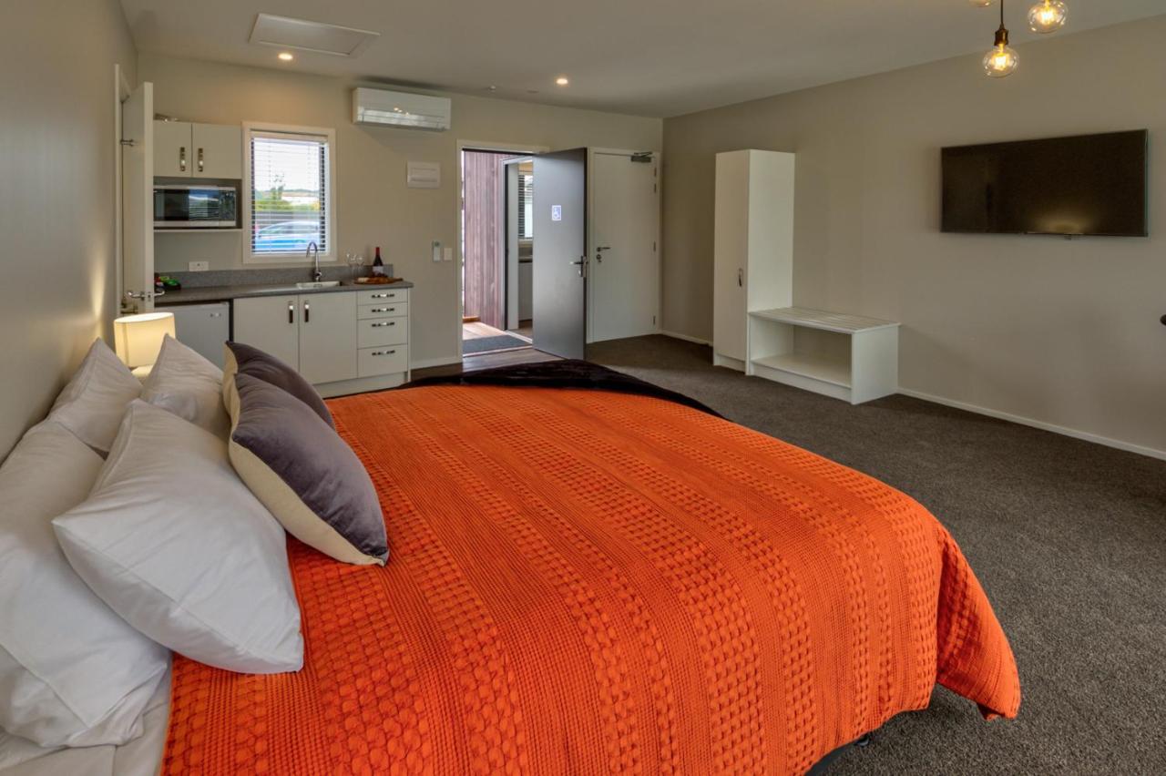 Annies On Milford Motel Te Anau Bagian luar foto