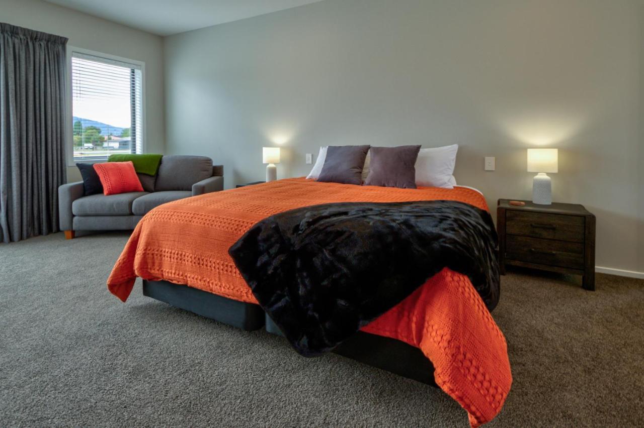 Annies On Milford Motel Te Anau Bagian luar foto