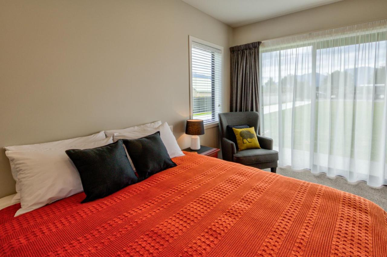 Annies On Milford Motel Te Anau Bagian luar foto