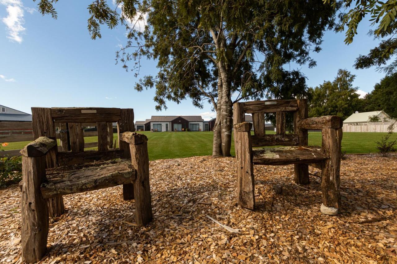 Annies On Milford Motel Te Anau Bagian luar foto